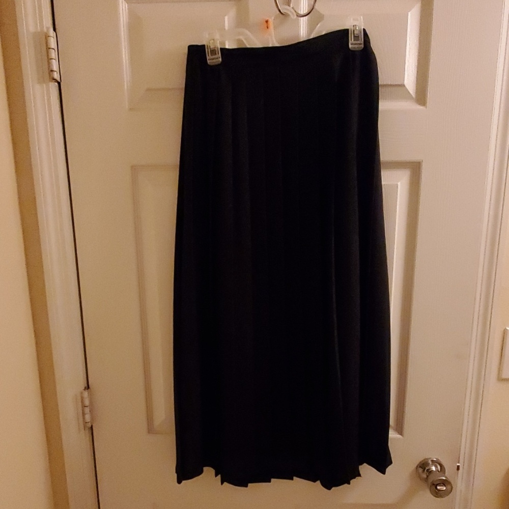Pleated black midi skirt